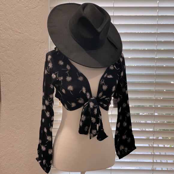 Front Tie Floral Crop Top Black - Picture 3 of 4